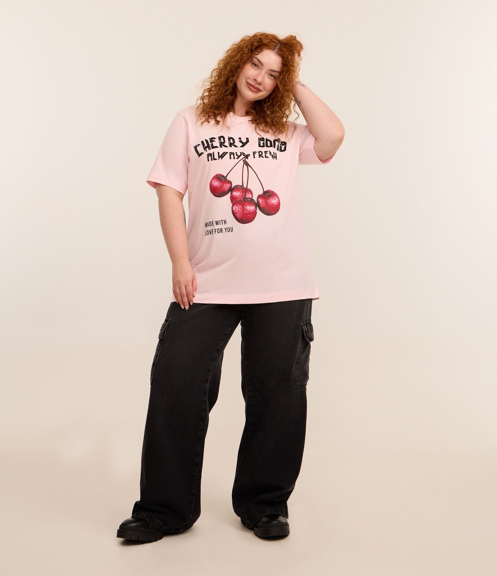 Camiseta Alongada em Algodão com Estampa Cereja Curve & Plus Size Rosa 2