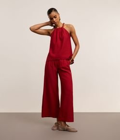 Calça Pantalona em Crepe com Pregas e Botão Forrado