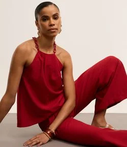 Blusa em Crepe com Corrente na Gola Halter