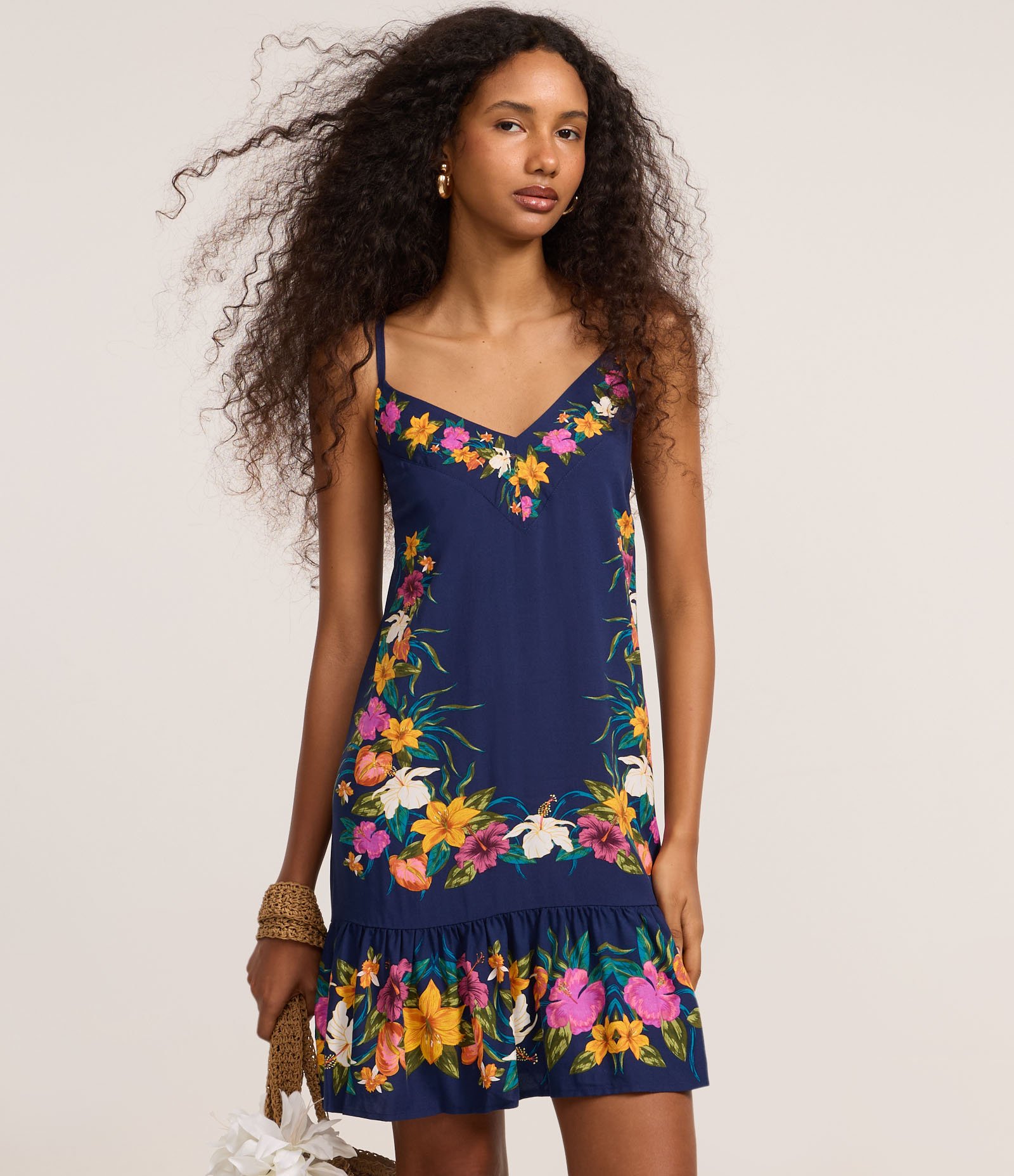 Vestido Evasê Curto de Alça em Viscose com Estampa Floral Azul 1