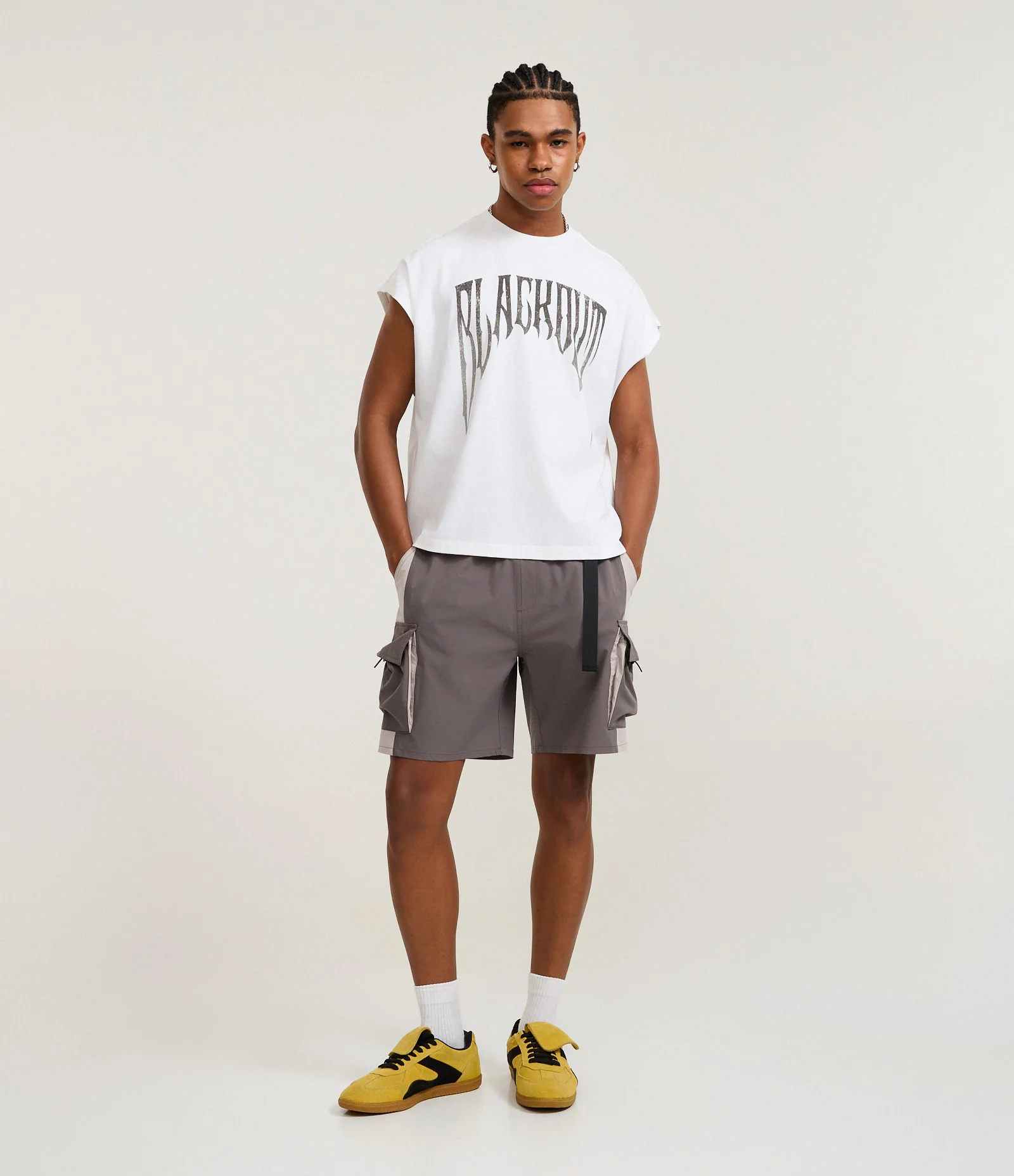 Bermuda Baggy com Cós Elástico Cinto Ajustável e Bolso Cargo Cinza 1