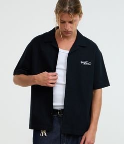 Camisa Boxy em Algodão Texturizado com Estampa Bordado Frente e Costas