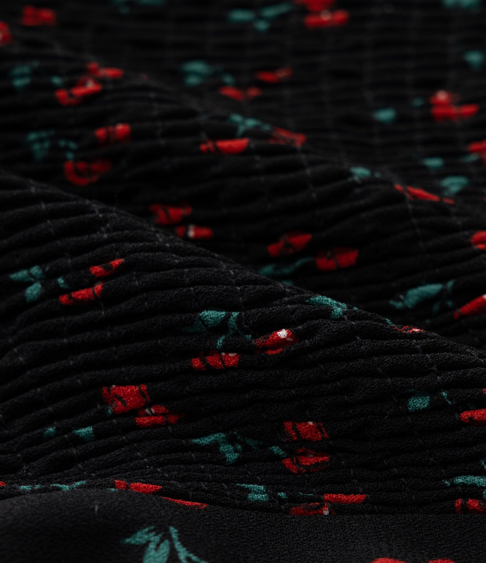 Vestido Midi em Crepe com Estampa de Cerejinhas Curve & Plus Size Preto 6