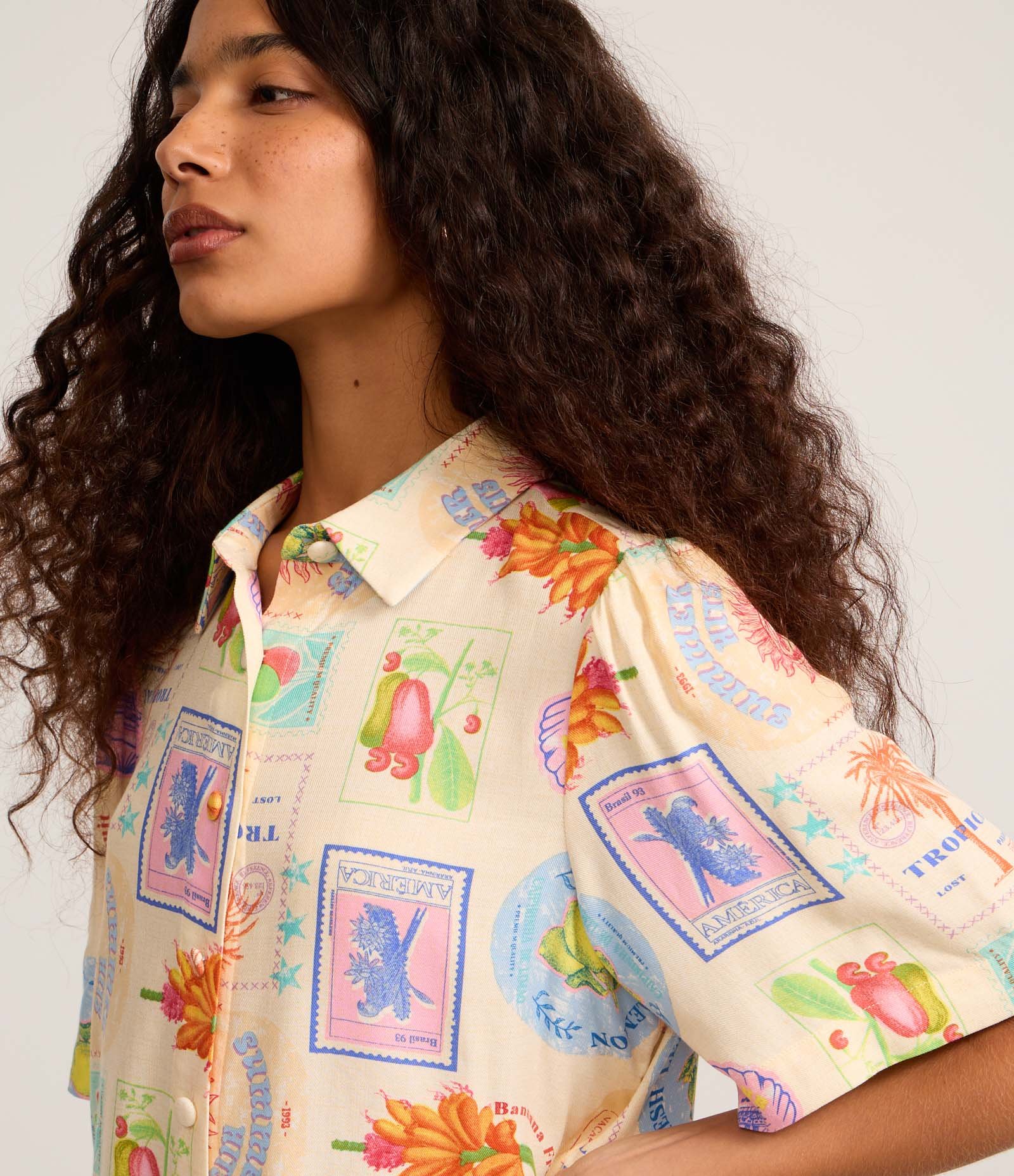 Camisa em Viscose com Estampa de Colagens Multicores 3