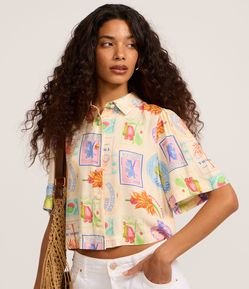 Camisa em Viscose com Estampa de Colagens