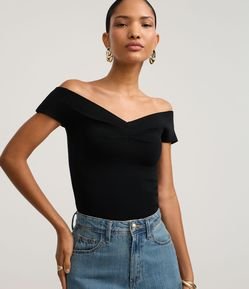 Blusa Ombro a Ombro em Tricô com Franzido no Busto