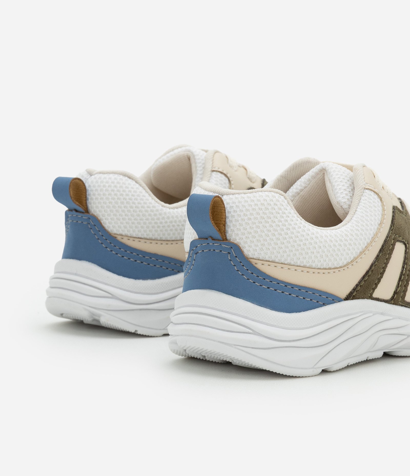 Tênis Esportivo com Recortes Contrastantes - Tam 20 ao 27 Verde/Bege 2