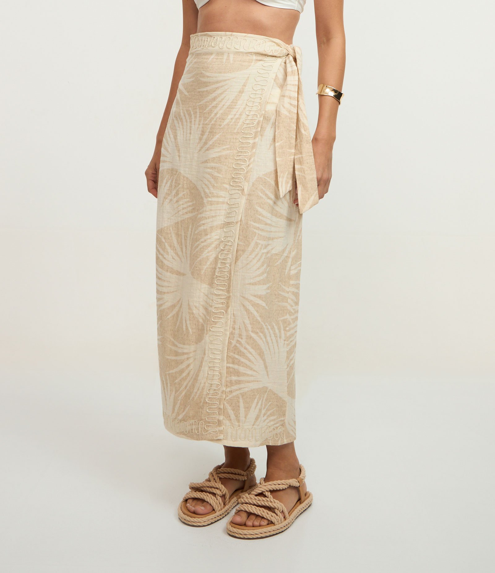 Saída de Praia Saia com Estampa de Folhagem e Amarração Bege 2