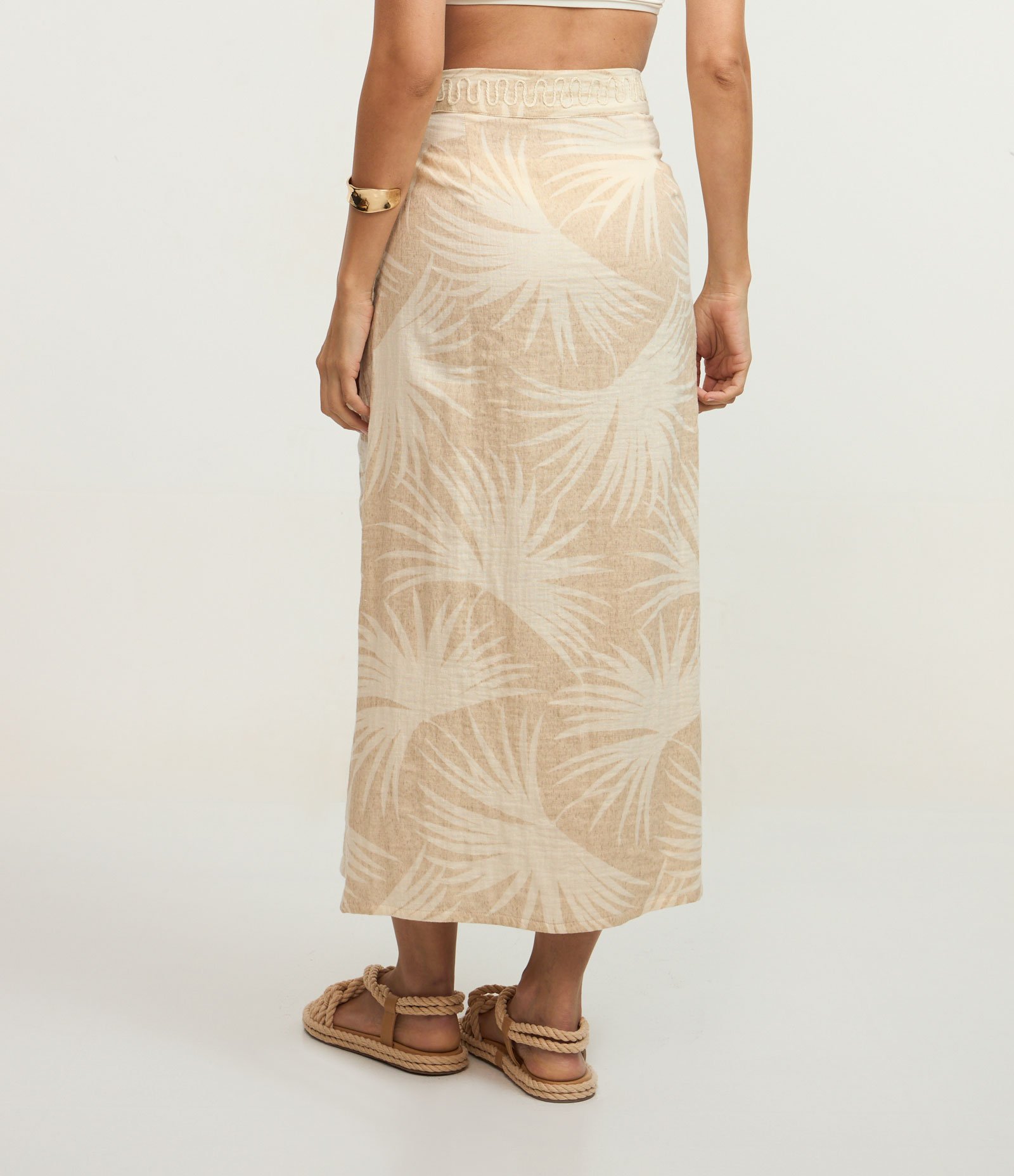 Saída de Praia Saia com Estampa de Folhagem e Amarração Bege 4