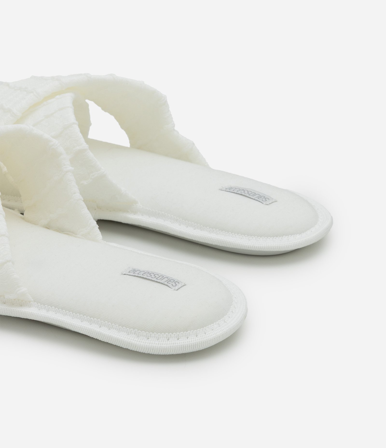 Pantufa Aberta com Cabedal Cruzado Texturizado Off White 4