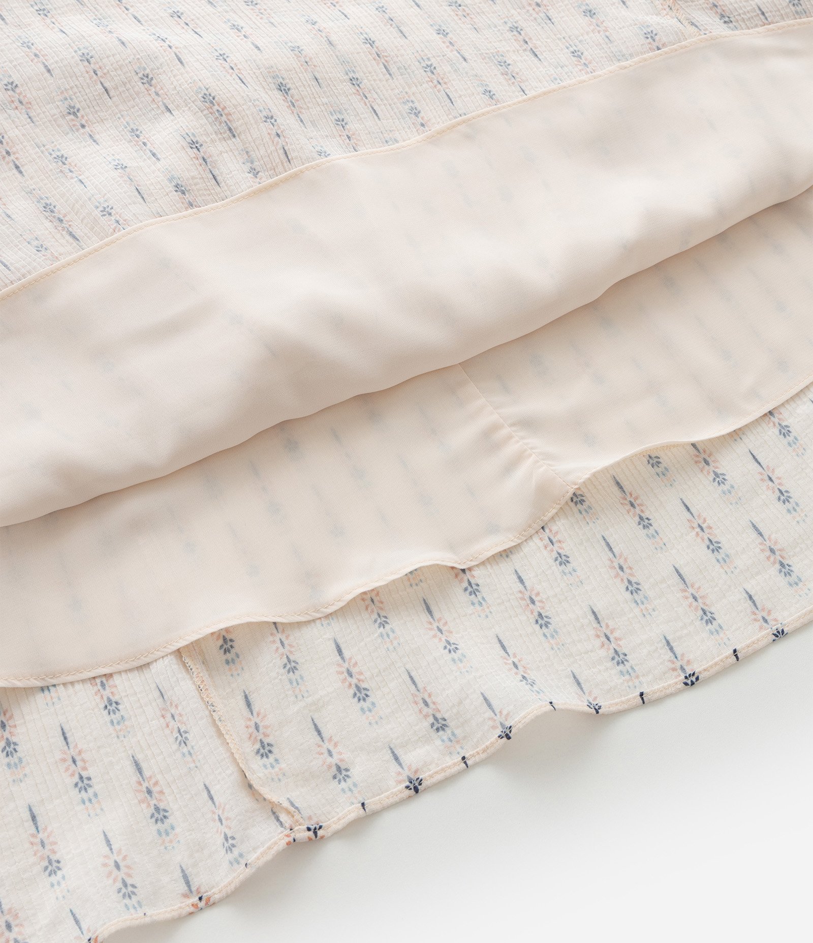 Vestido Longo em Viscose com Amarração e Estampa Étnica Curve & Plus Size Bege 8