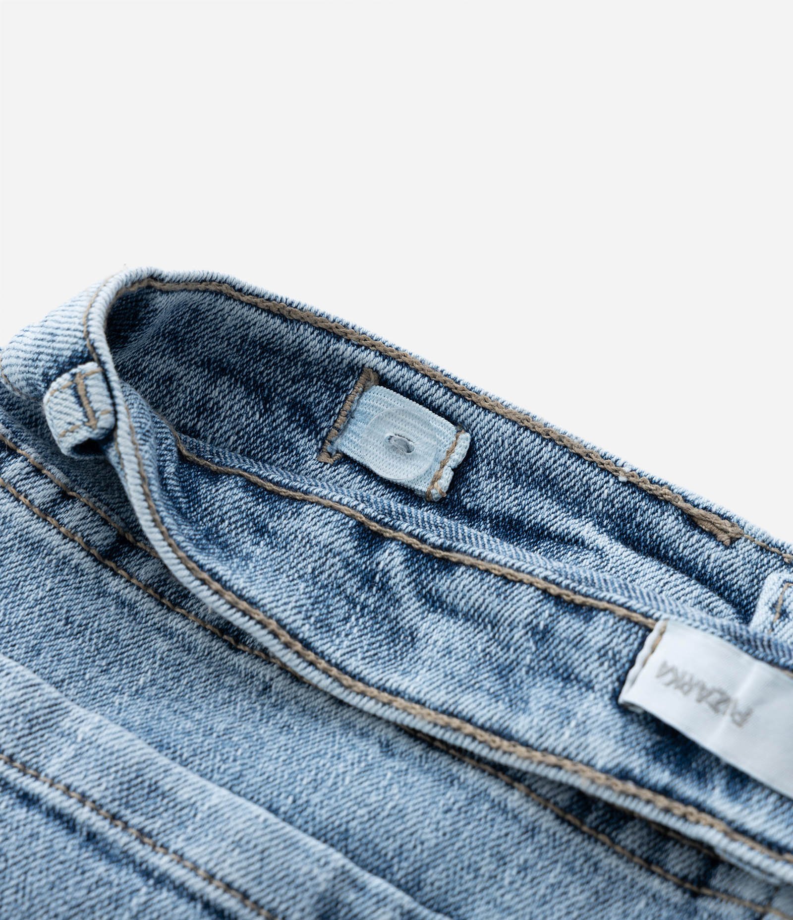 Short Infantil em Jeans com Bordado de Cerejas - Tam 5 a 14 Anos Azul 4