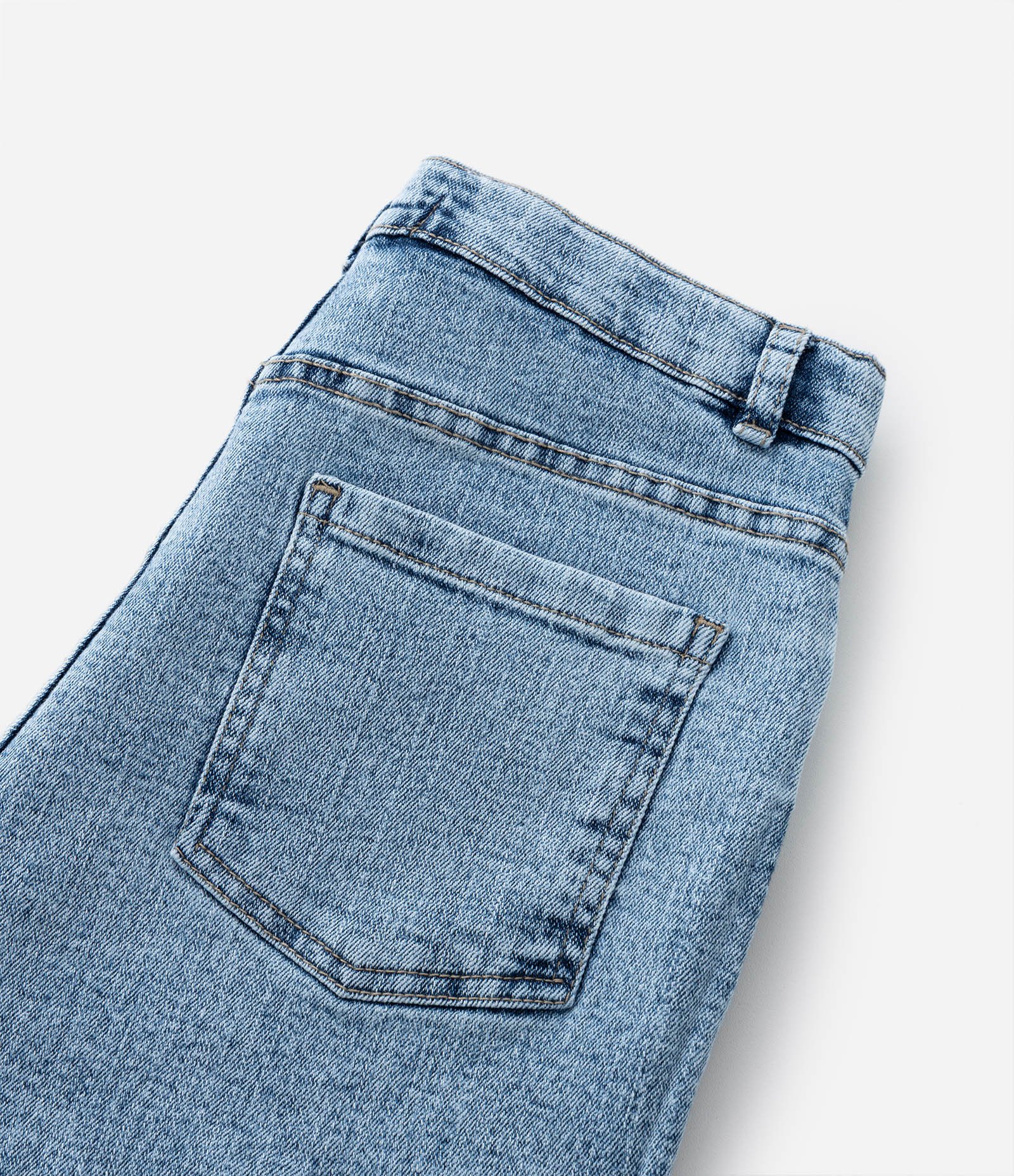 Short Infantil em Jeans com Bordado de Cerejas - Tam 5 a 14 Anos Azul 7