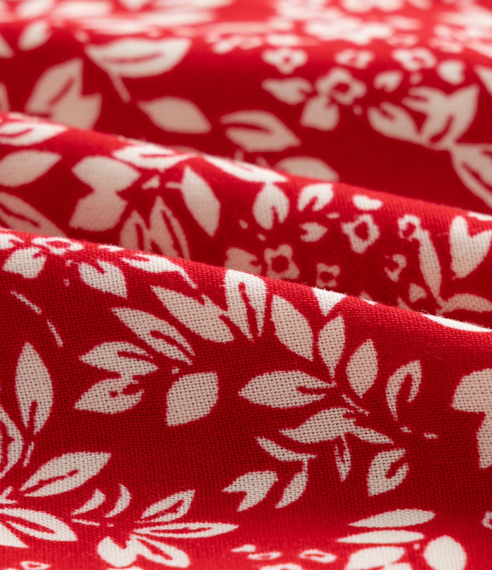 Macaquinho de Viscose com Estampa Liberty e Amarração no Busto Curve & Plus Size Vermelho 10