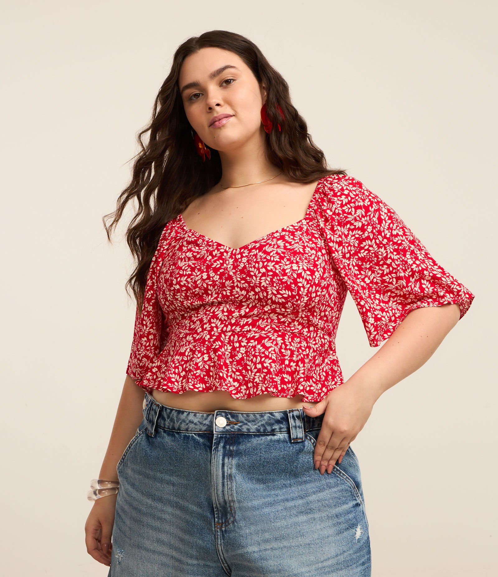 Blusa Cropped em Viscose com Estampa Liberty e Babado na Barra Curve & Plus Size Vermelho 1
