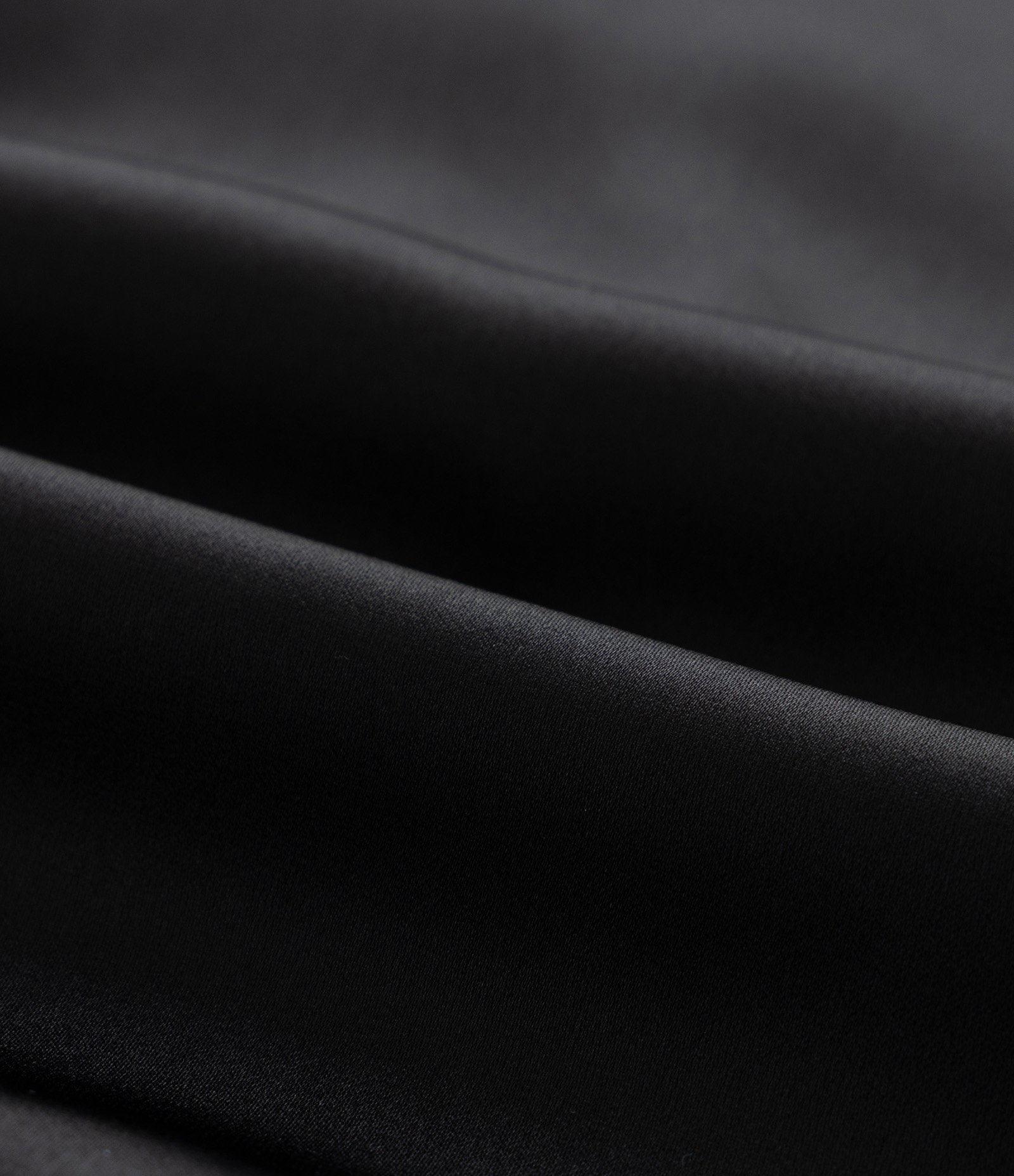 Regata em Cetim com Decote Degagê e Barra Assimétrica Curve & Plus Size Preto 5