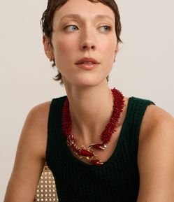 Maxi Colar com Cascalhos e Pingente de Lagosta Esmaltado