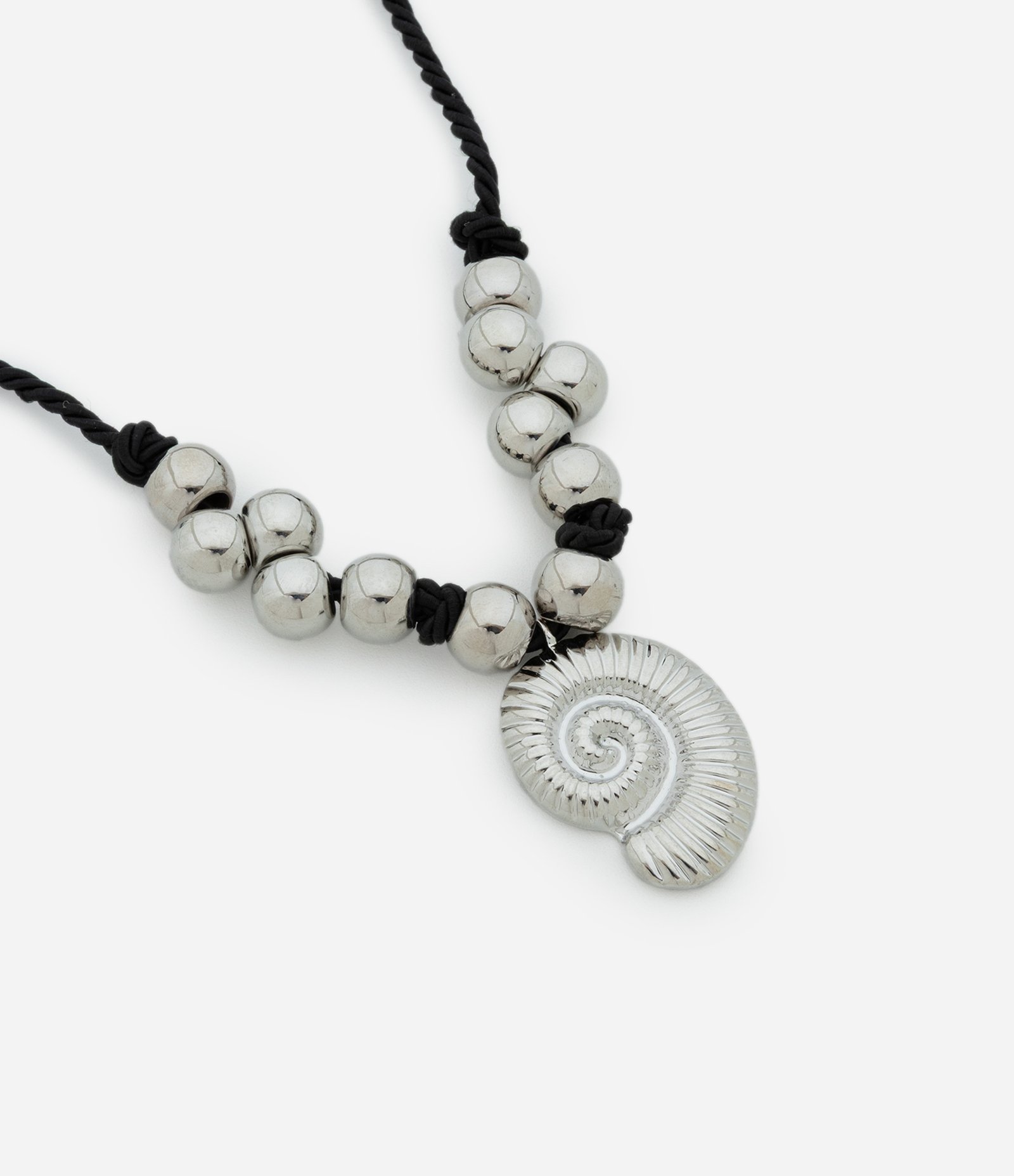 Maxi Colar com Cordão com Nó Esferas e Pingente de Caramujo Prata 1