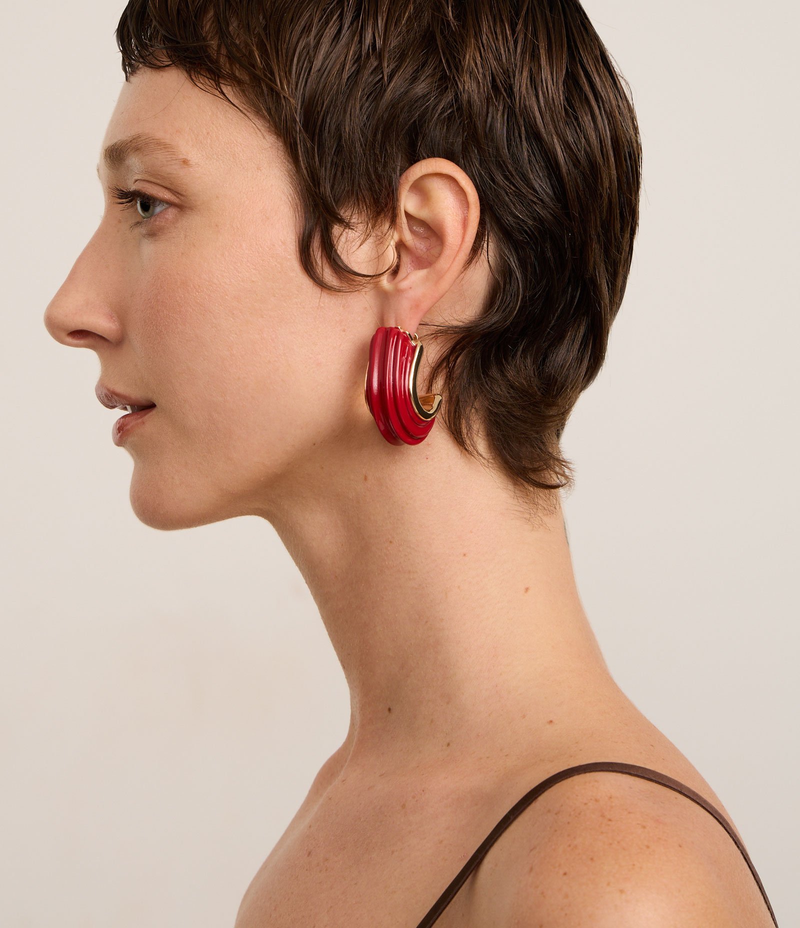 Brinco Argola em Resina com Textura Bicolor Vermelho 4