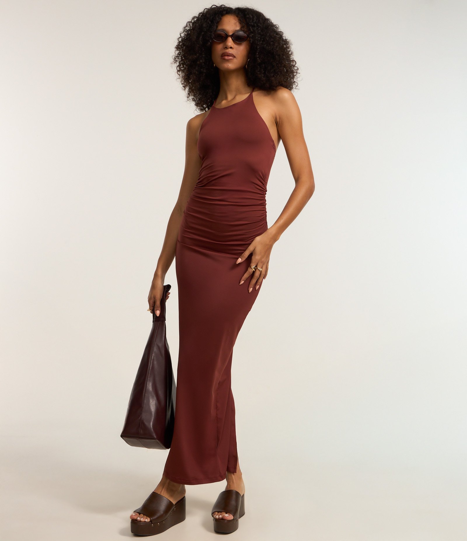 Vestido New Midi Justinho em Microfibra com Gola Halter Marrom 2