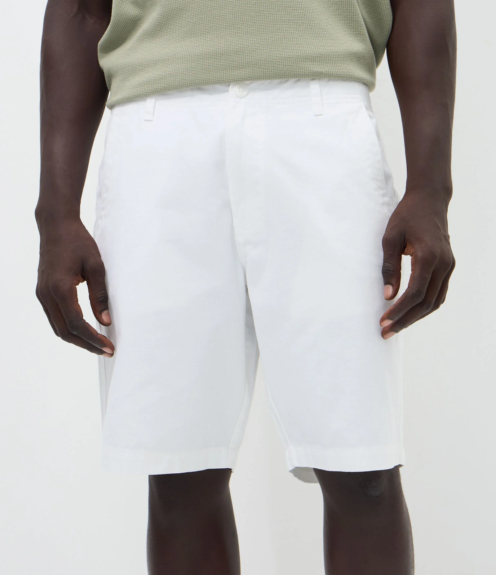 Bermuda Slim em Sarja Alfaiatada Branco 2