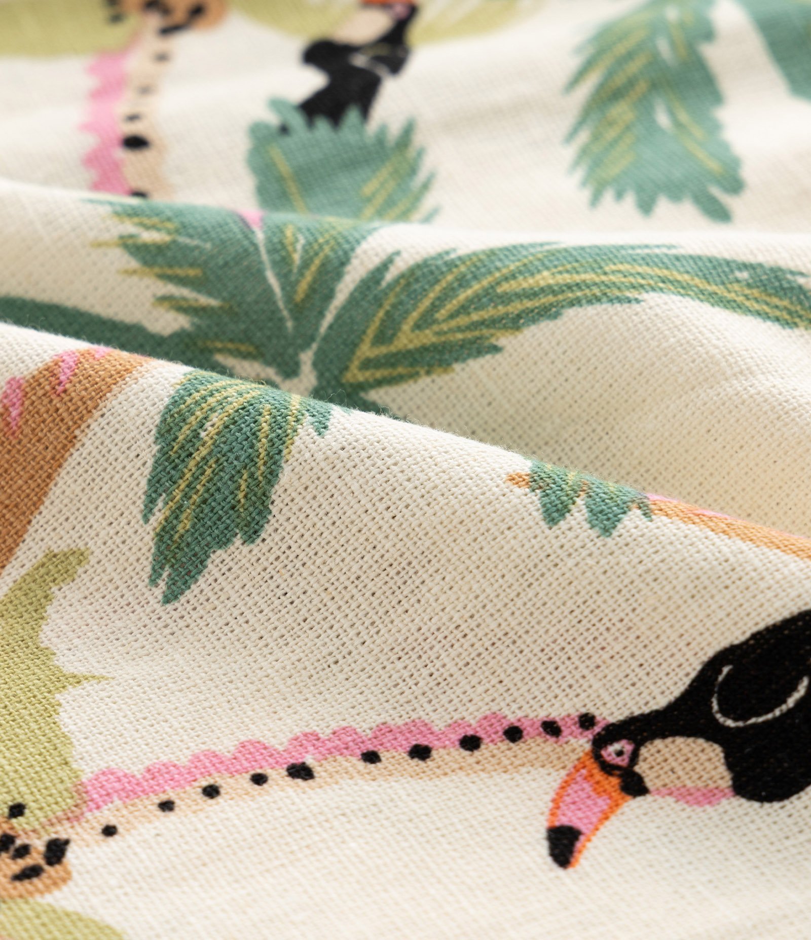 Short Saia em Viscolinho com Transpasse Frontal e Estampa Tropical Curve & Plus Size Bege 7