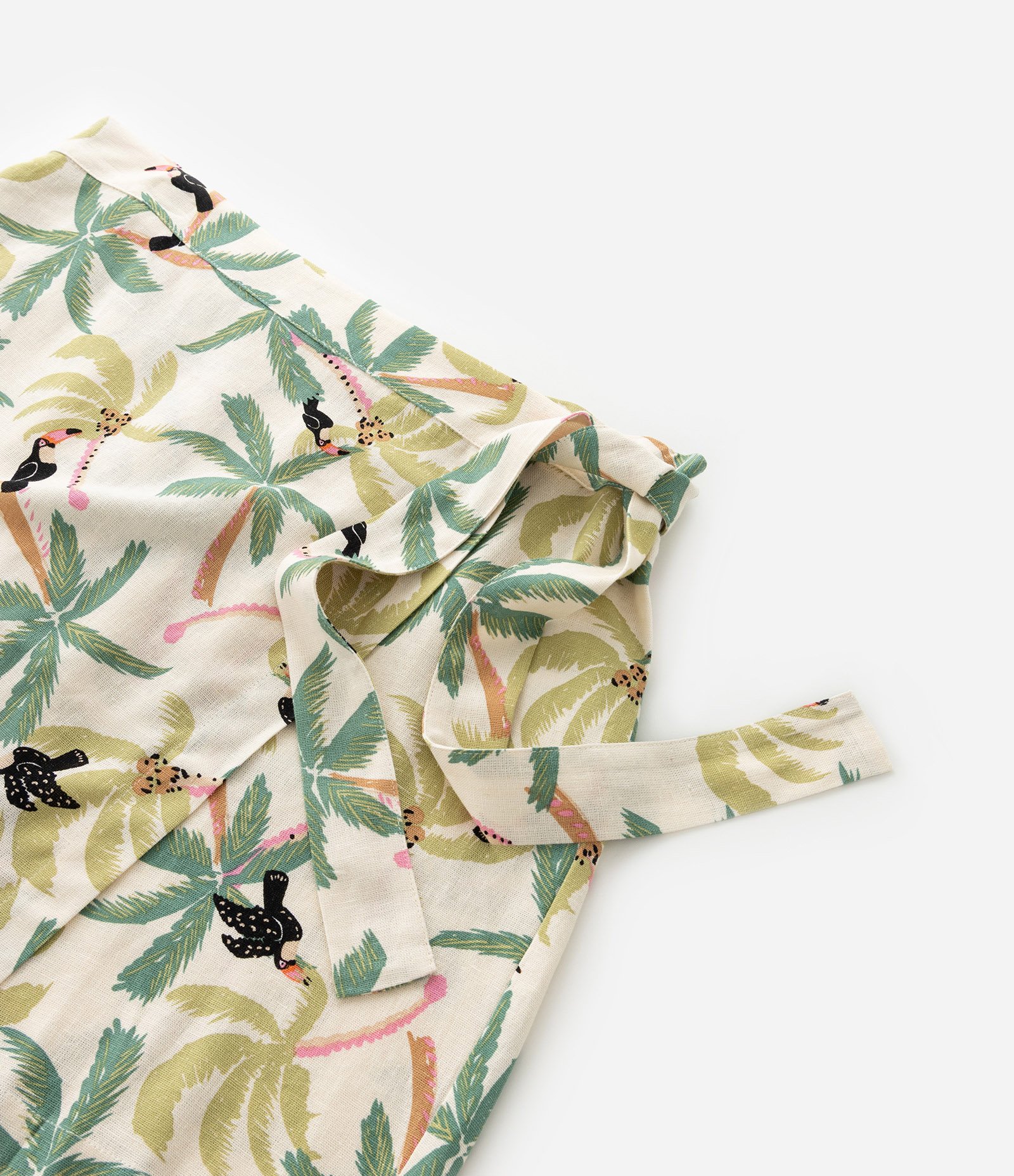 Short Saia em Viscolinho com Transpasse Frontal e Estampa Tropical Curve & Plus Size Bege 9