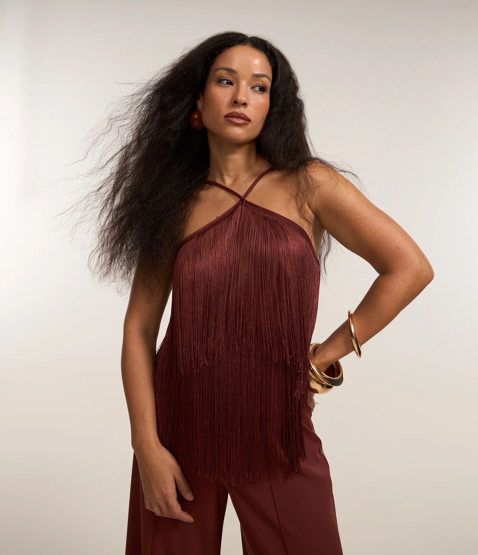 Blusa Curta de Franjas com Decote Halter Marrom 1