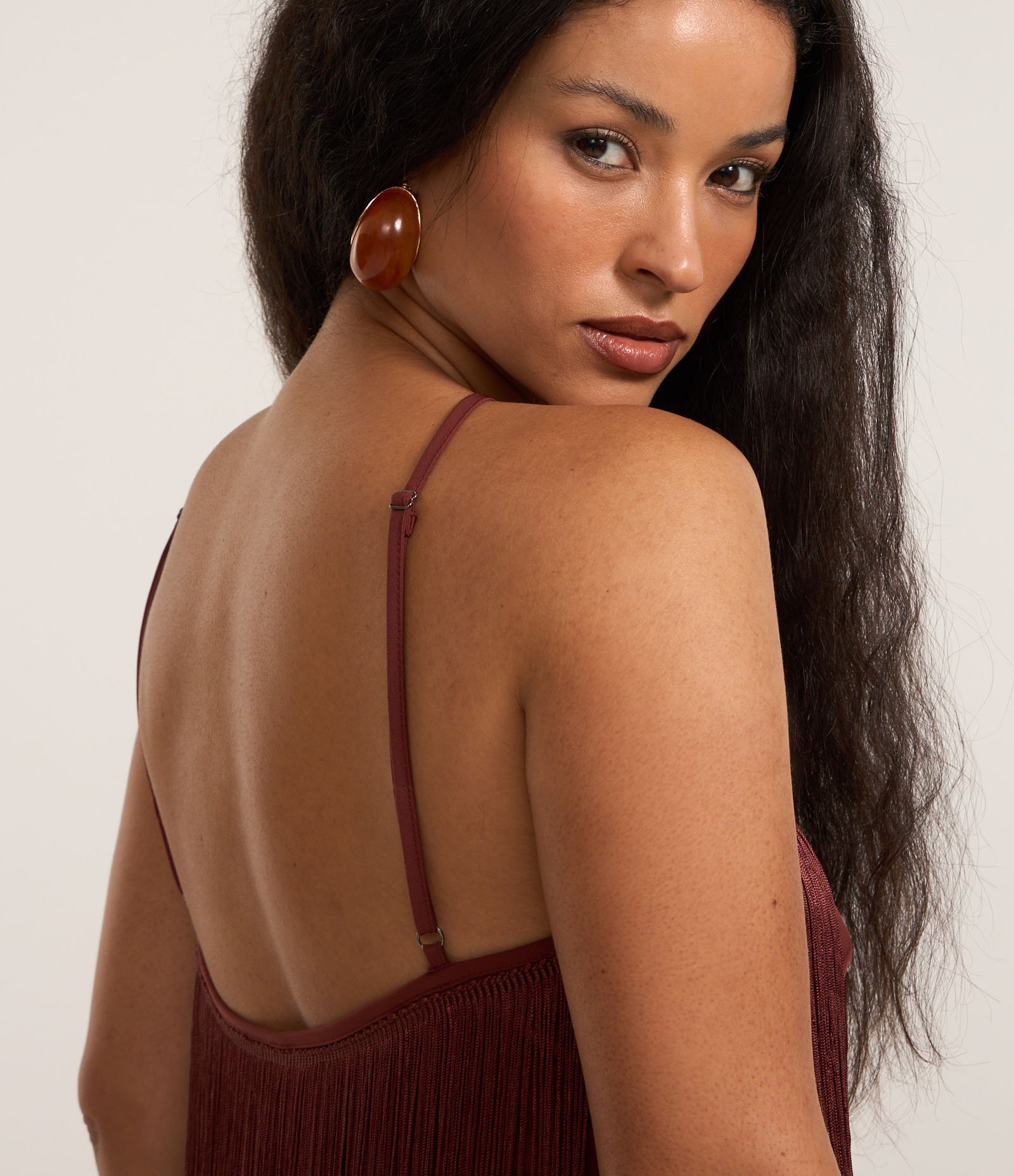 Blusa Curta de Franjas com Decote Halter Marrom 4