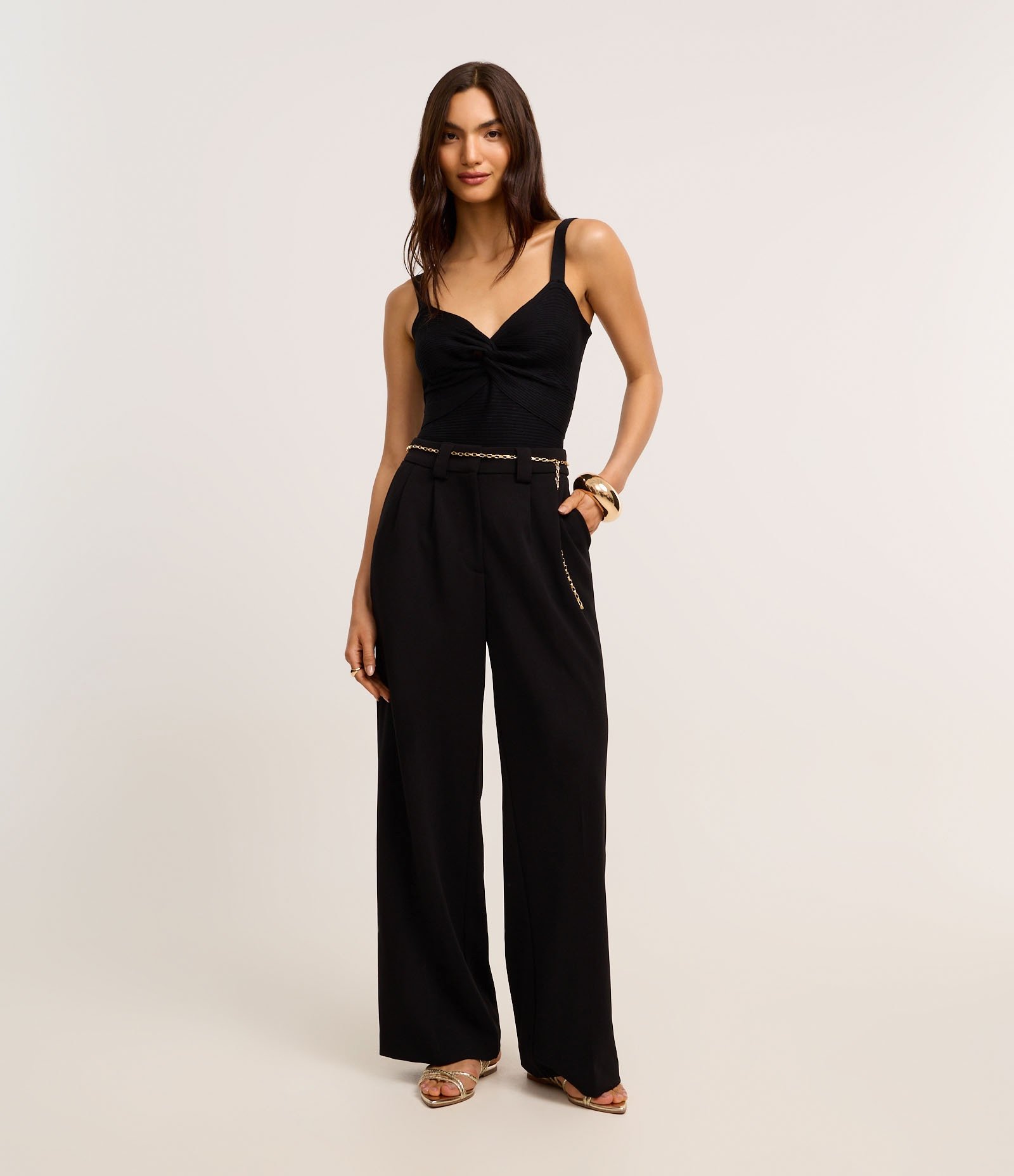 Blusa Cropped de Alça em Tricô Texturizado com Busto Torcido Preto 3