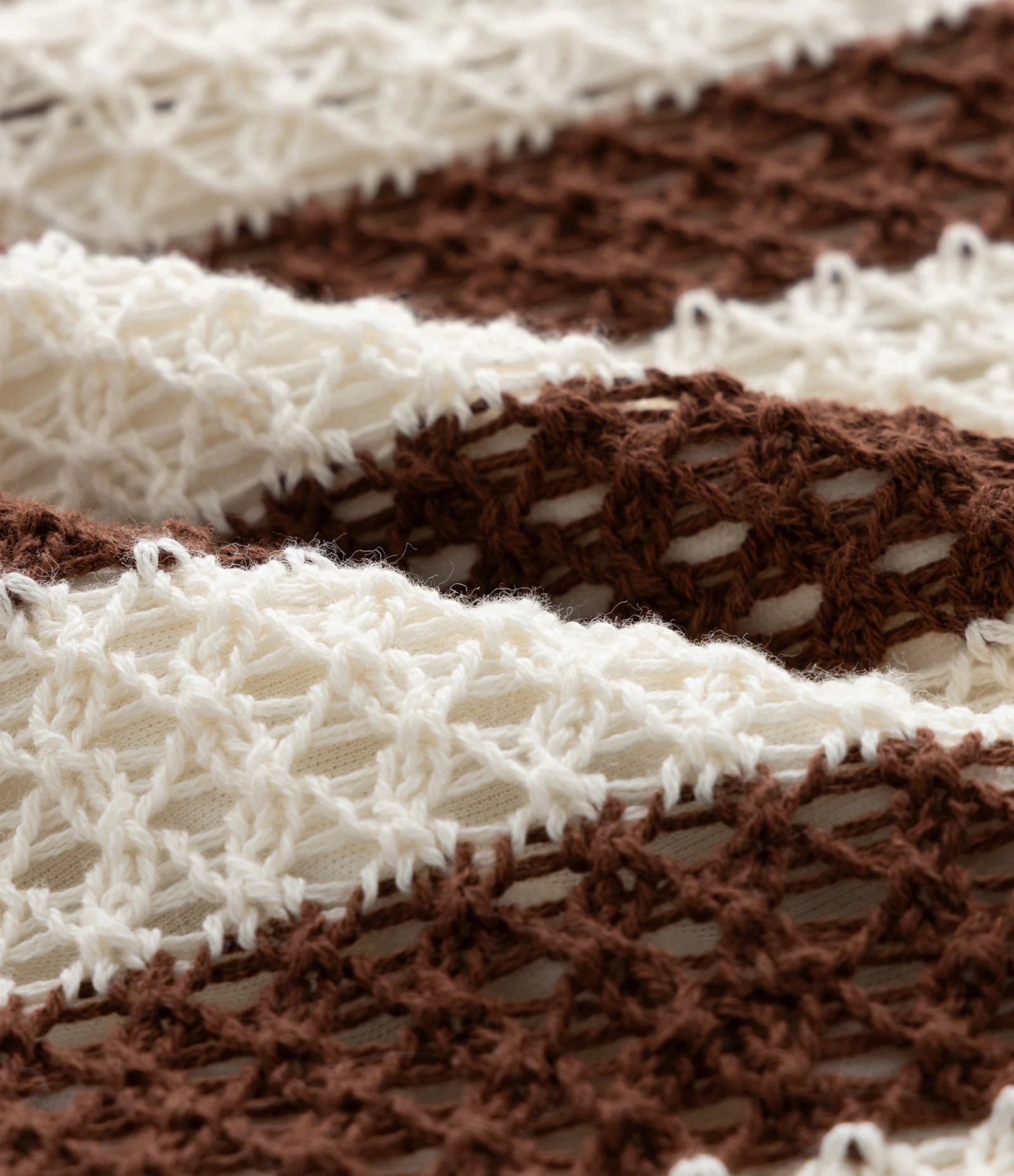 Calça Pantalona em Tricô Listrada Curve & Plus Size Off White/Marrom 3