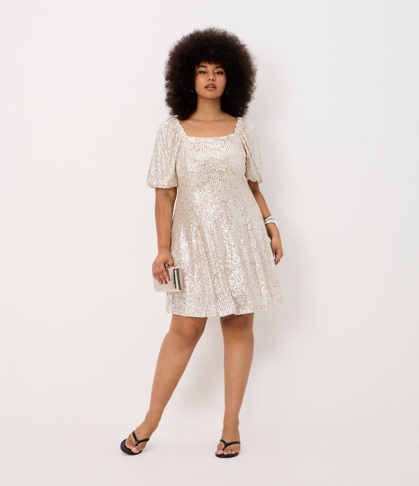 Vestido Curto em Paetê Curve & Plus Size Champagne 3