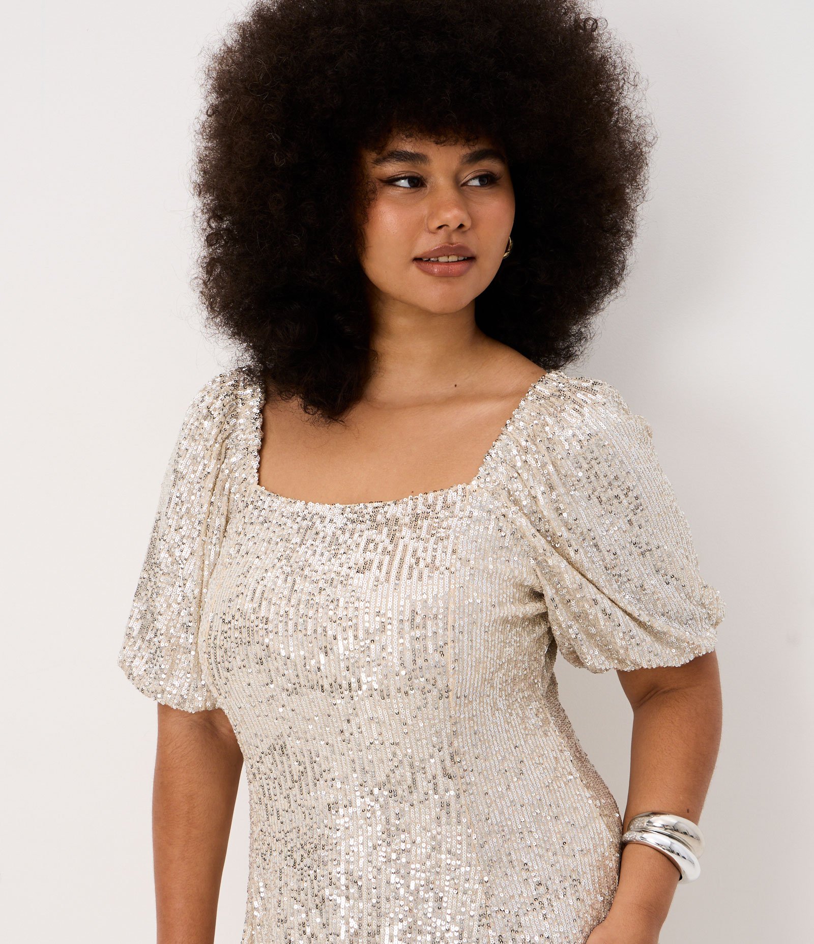 Vestido Curto em Paetê Curve & Plus Size Champagne 4