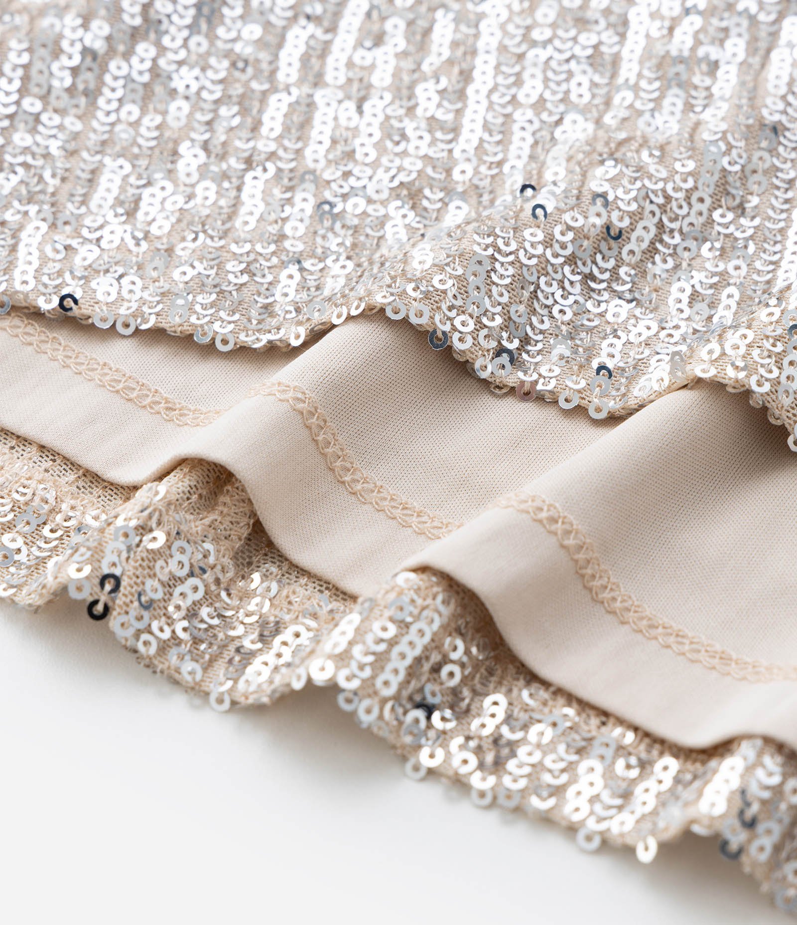 Vestido Curto em Paetê Curve & Plus Size Champagne 10