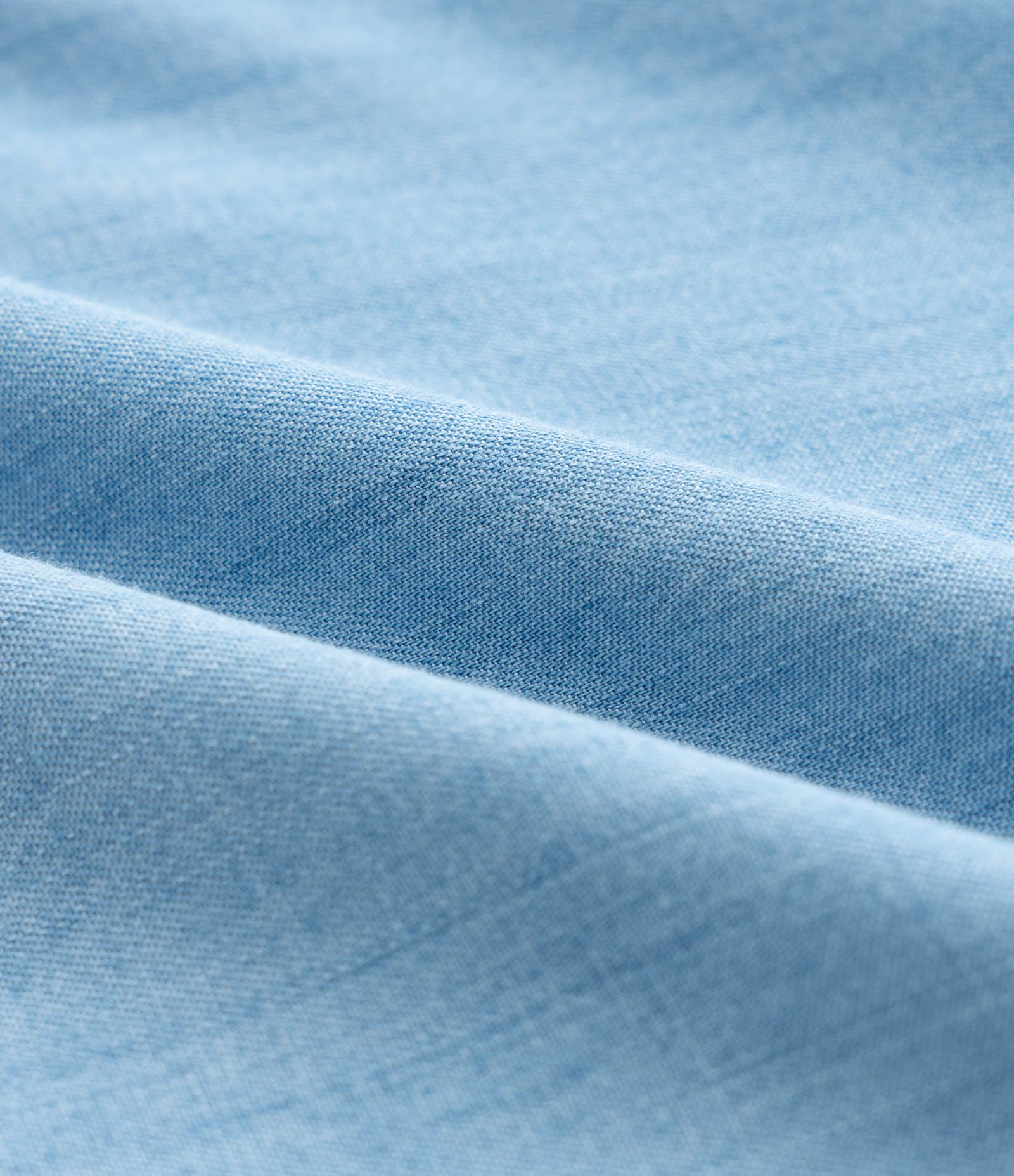 Camisa em Jeans com Bolsos Frontais Curve & Plus Size Claro 5