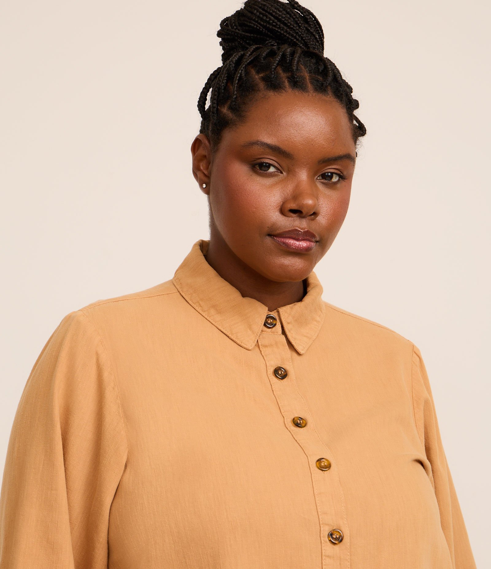 Camisa em Sarja com Pespontos e Barra Larga Curve & Plus Size Caramelo 3