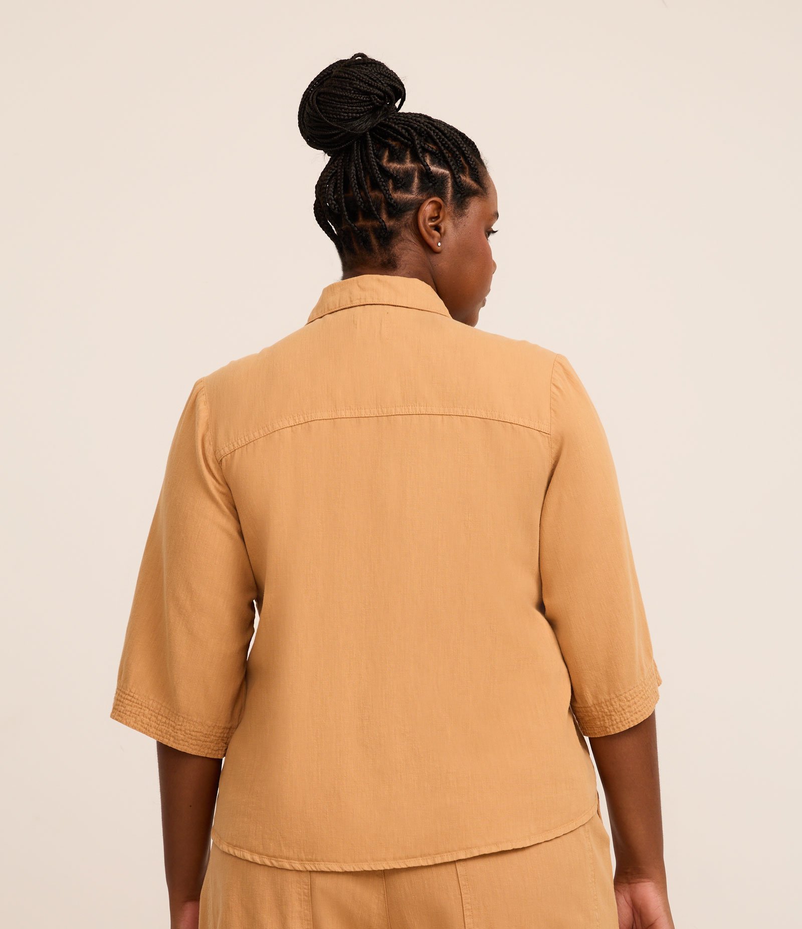 Camisa em Sarja com Pespontos e Barra Larga Curve & Plus Size Caramelo 4