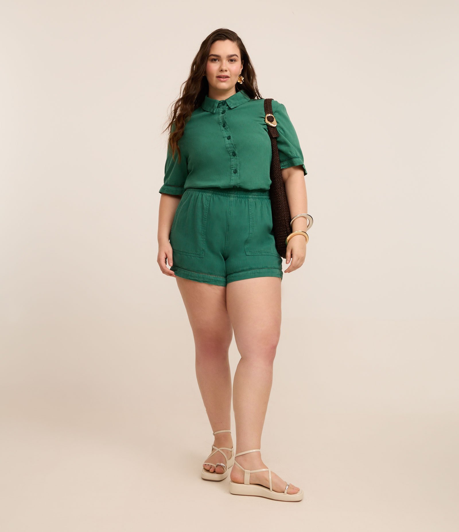 Short Mom em Sarja com Entremeio Curve & Plus Size Verde 2