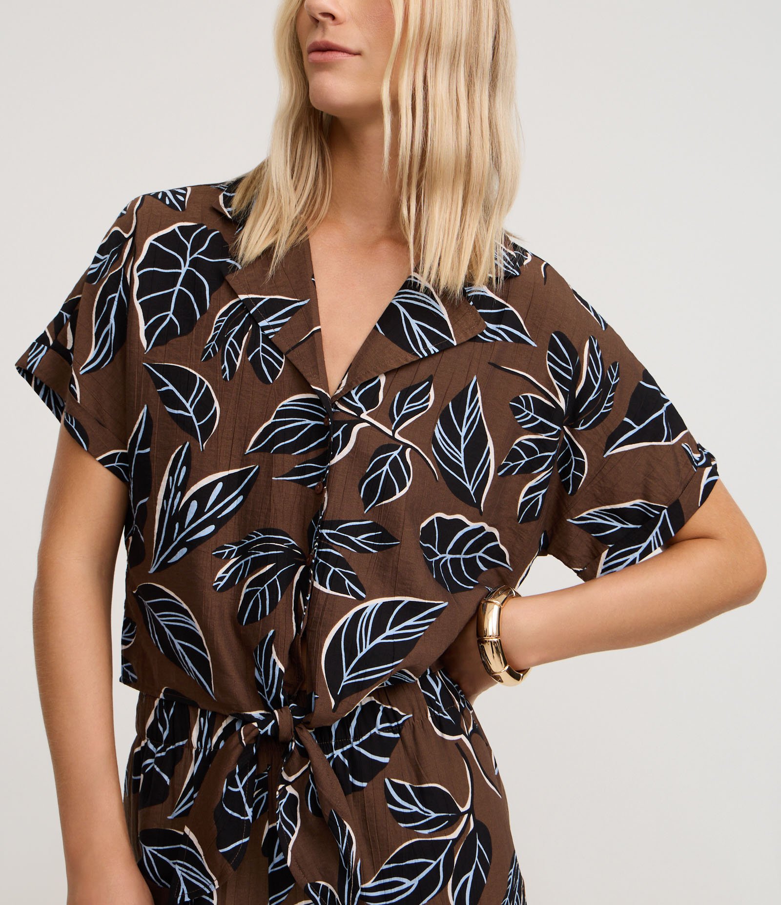 Camisa em Viscose com Gola Polo e Estampa Folhagem Multicores 4