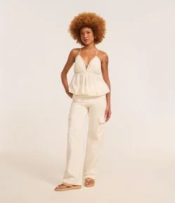 Calça Reta Comfort em Sarja com Bolsos Cargo