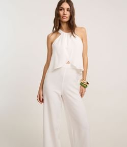 Macacão em Crepe com Gola Halter e Sobreposição Franzida