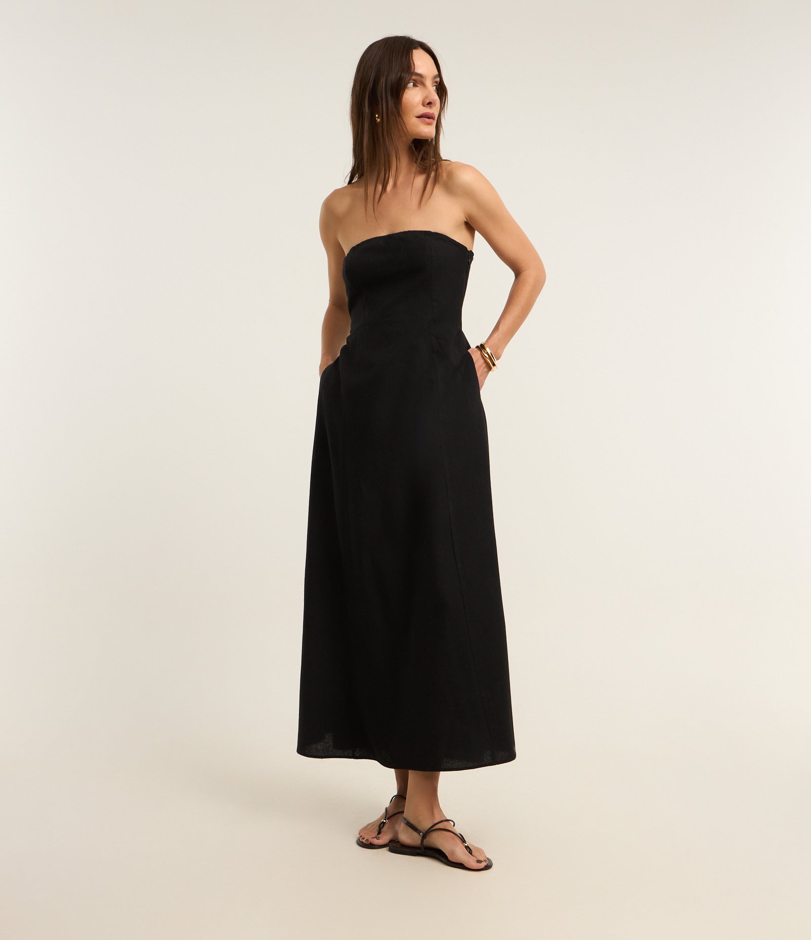 Vestido Evasê Longo em Viscose com Linho Preto 1