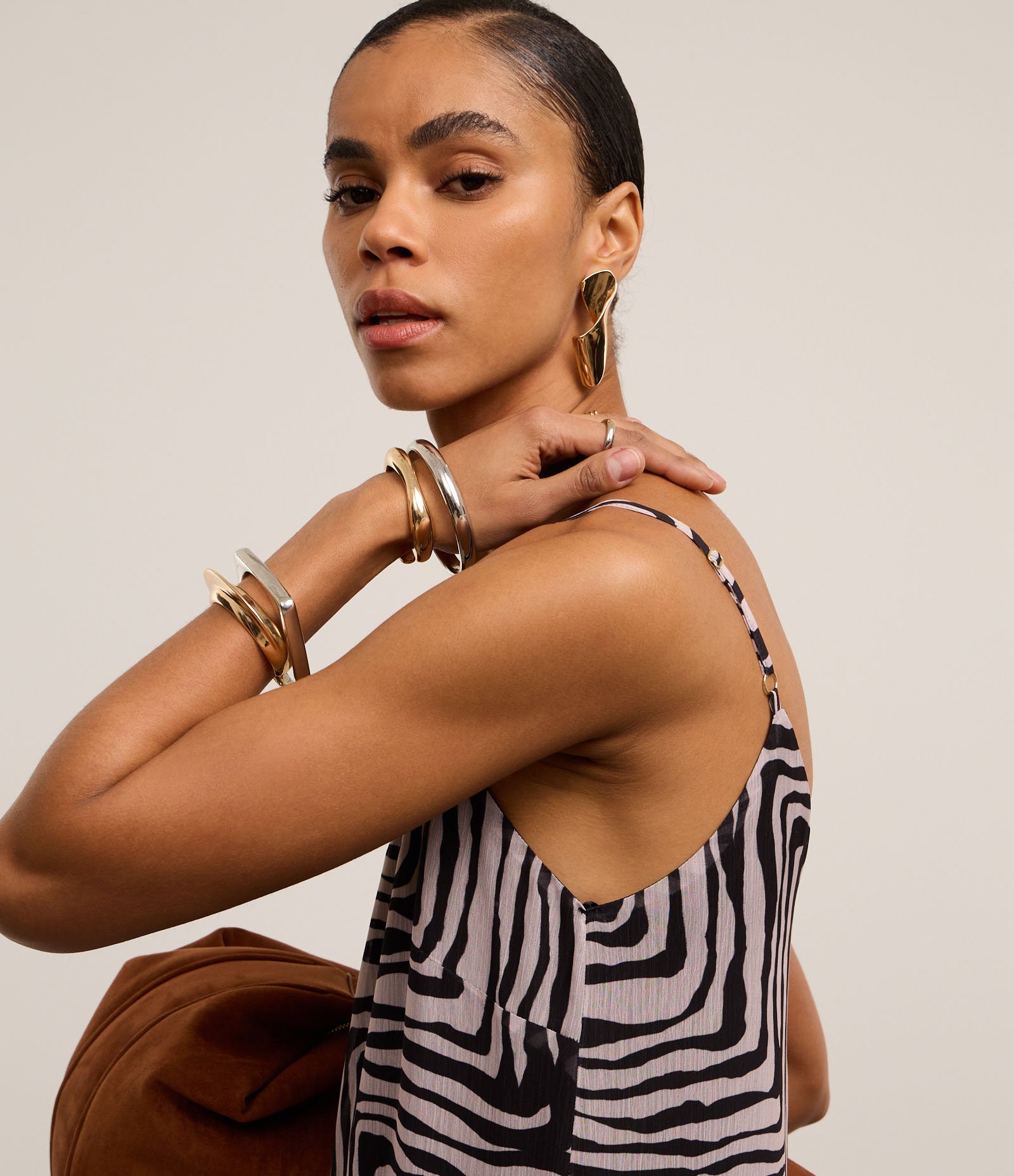 Vestido Evasê em Crepe com Alça Fina e Estampa Zebra Preto/Cinza 5