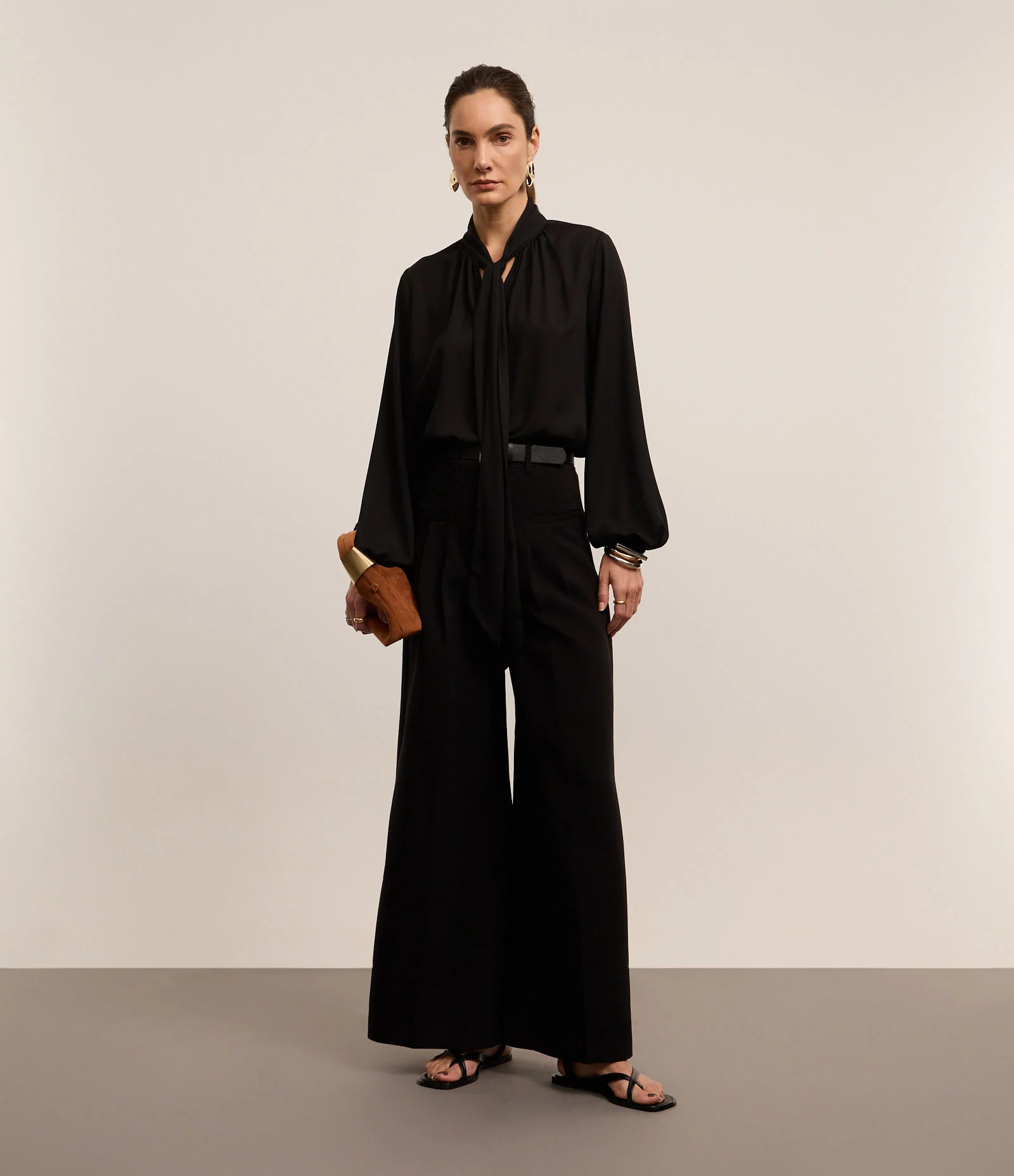 Blusa em Chiffon com Gola Laço e Manga Ampla Preto 2