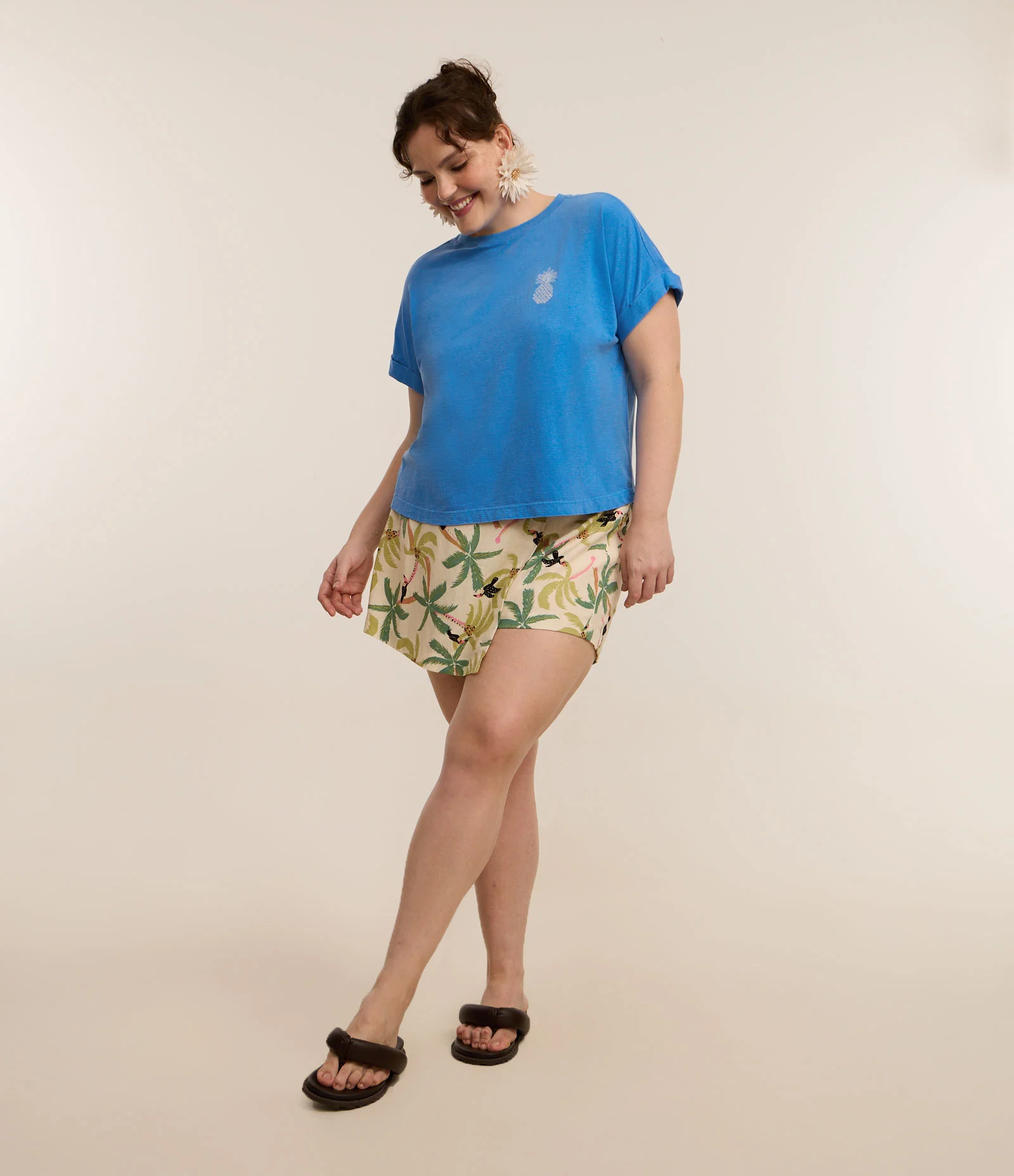 Blusa em Algodão com Bordado de Abacaxi e Manga Dobrada Curve & Plus Size Azul 2