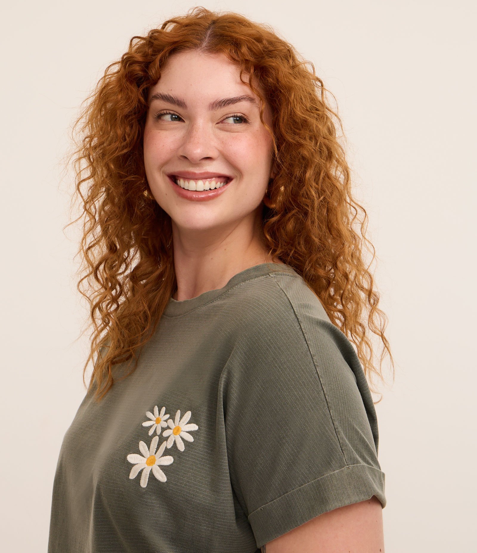 Blusa com Fio Tinto e Flores Bordadas Curve & Plus Size Verde 3