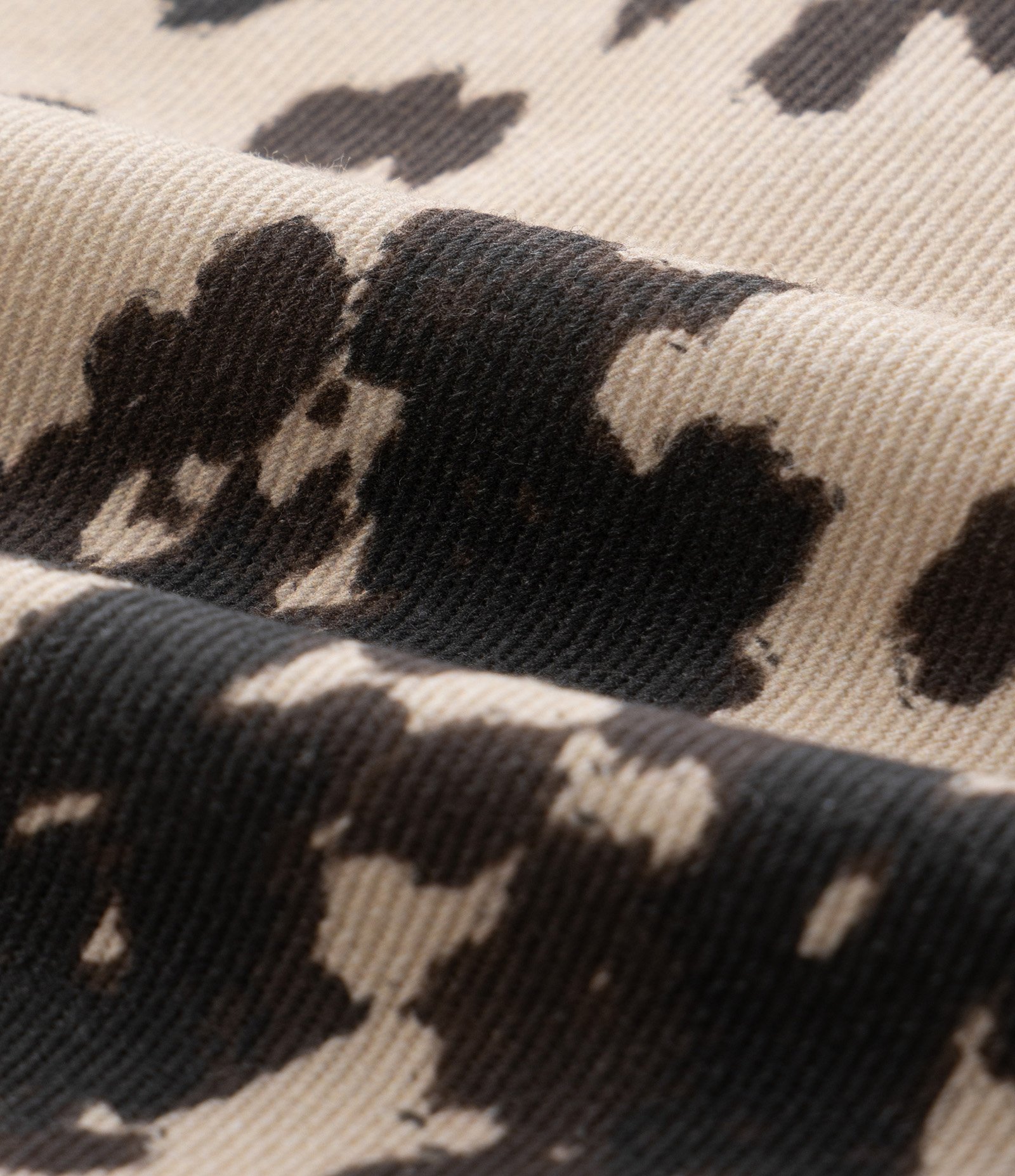 Saia Curta em Sarja com Estampa Animal Print Vaca Curve & Plus Size Bege 9