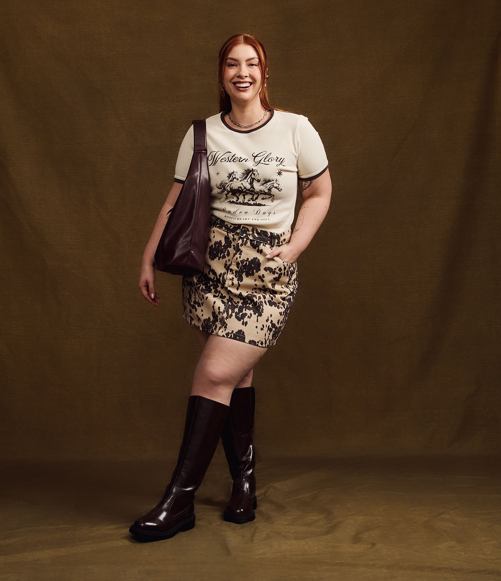Saia Curta em Sarja com Estampa Animal Print Vaca Curve & Plus Size Bege 1
