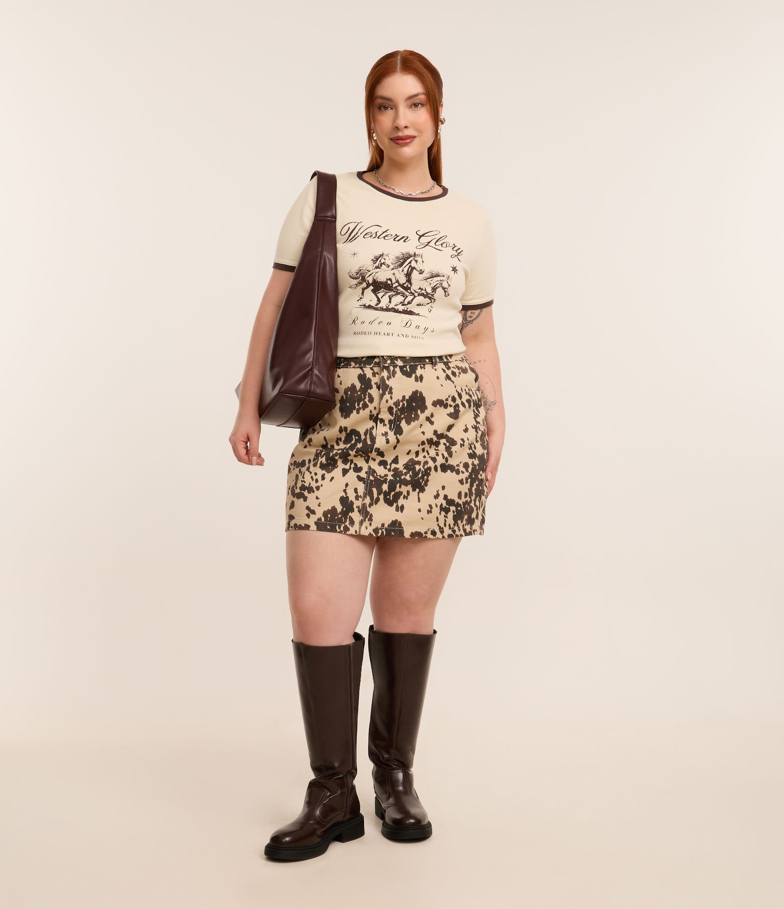 Saia Curta em Sarja com Estampa Animal Print Vaca Curve & Plus Size Bege 2