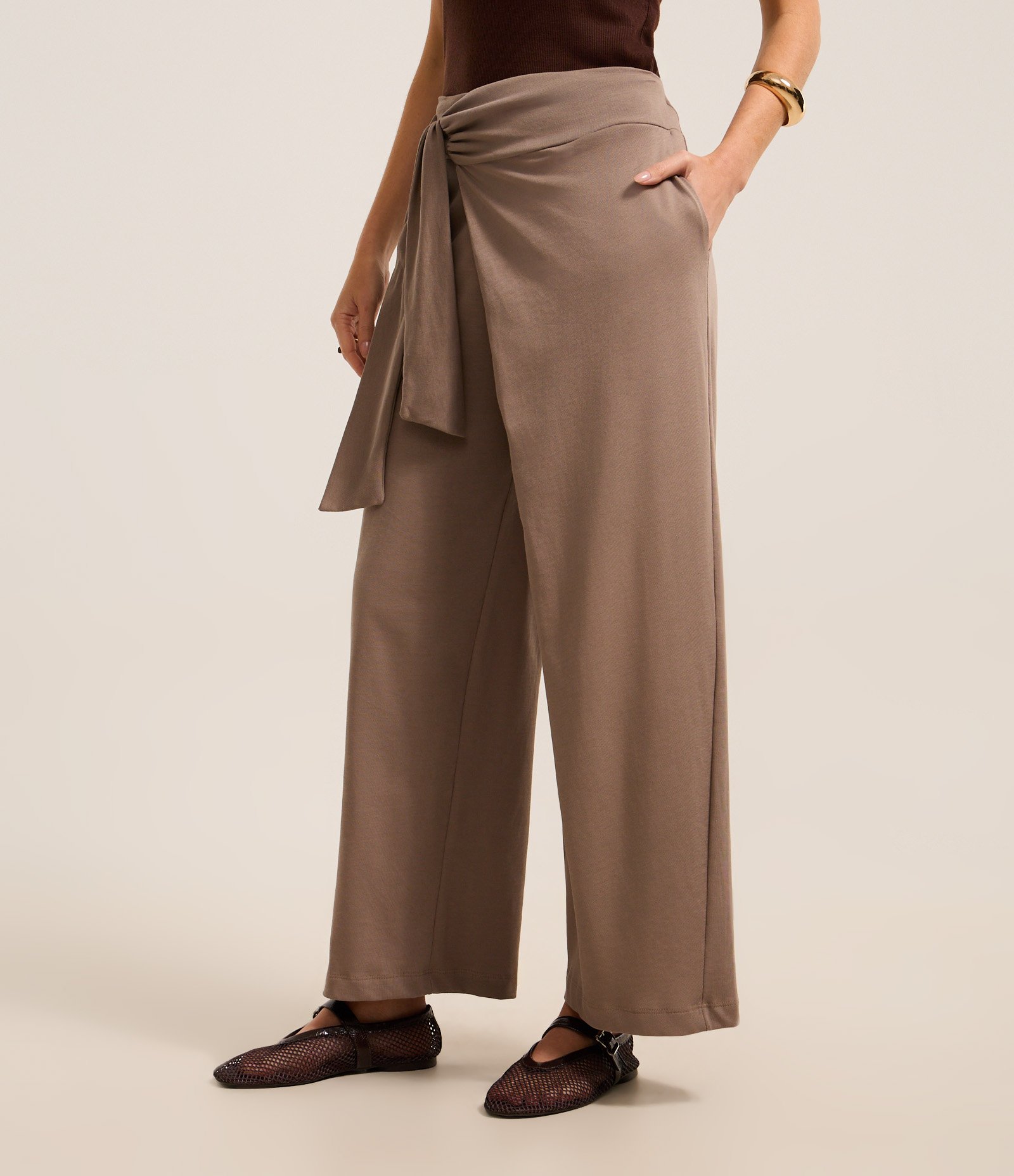 Calça Reta em Algodão com Transpasse e Amarração Bege 1